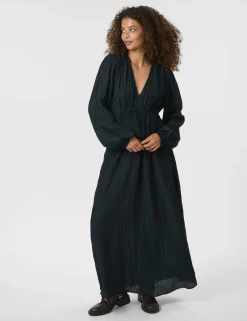 Neo Noir Silfi Crepe Kjole - Mørkeblå